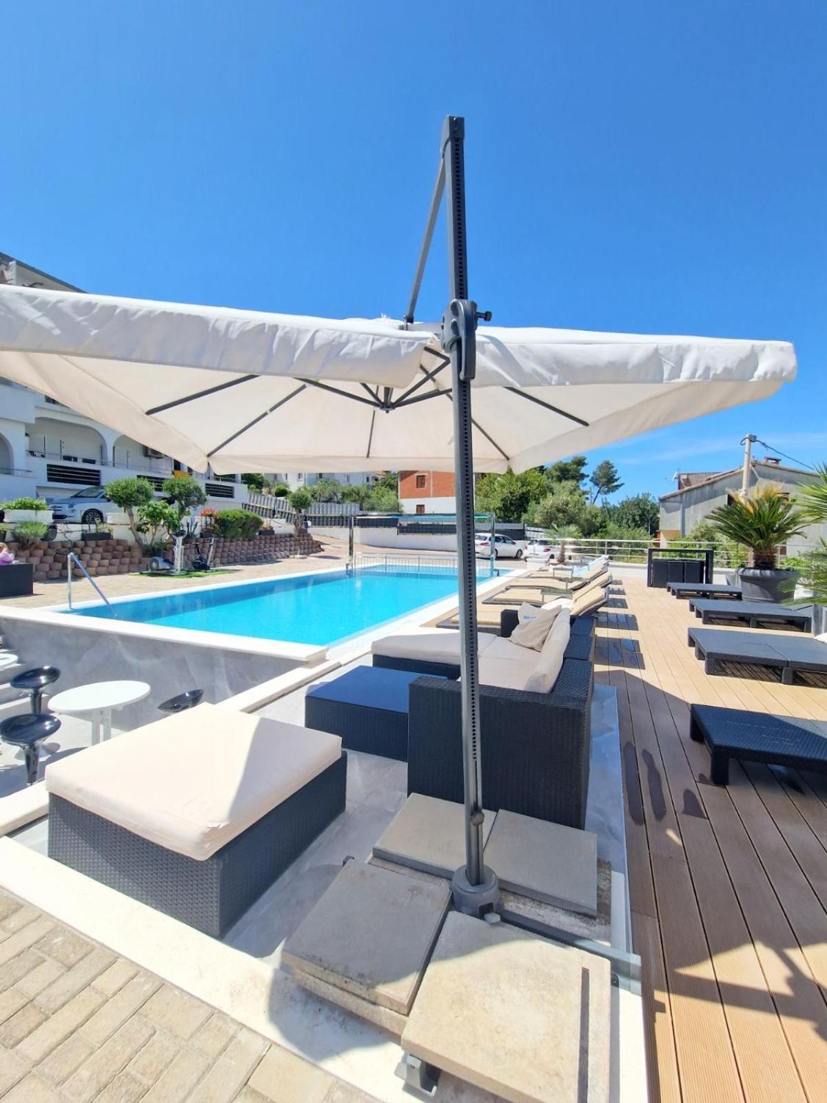 Apartments Silva With A View Of Sea تروغير المظهر الخارجي الصورة