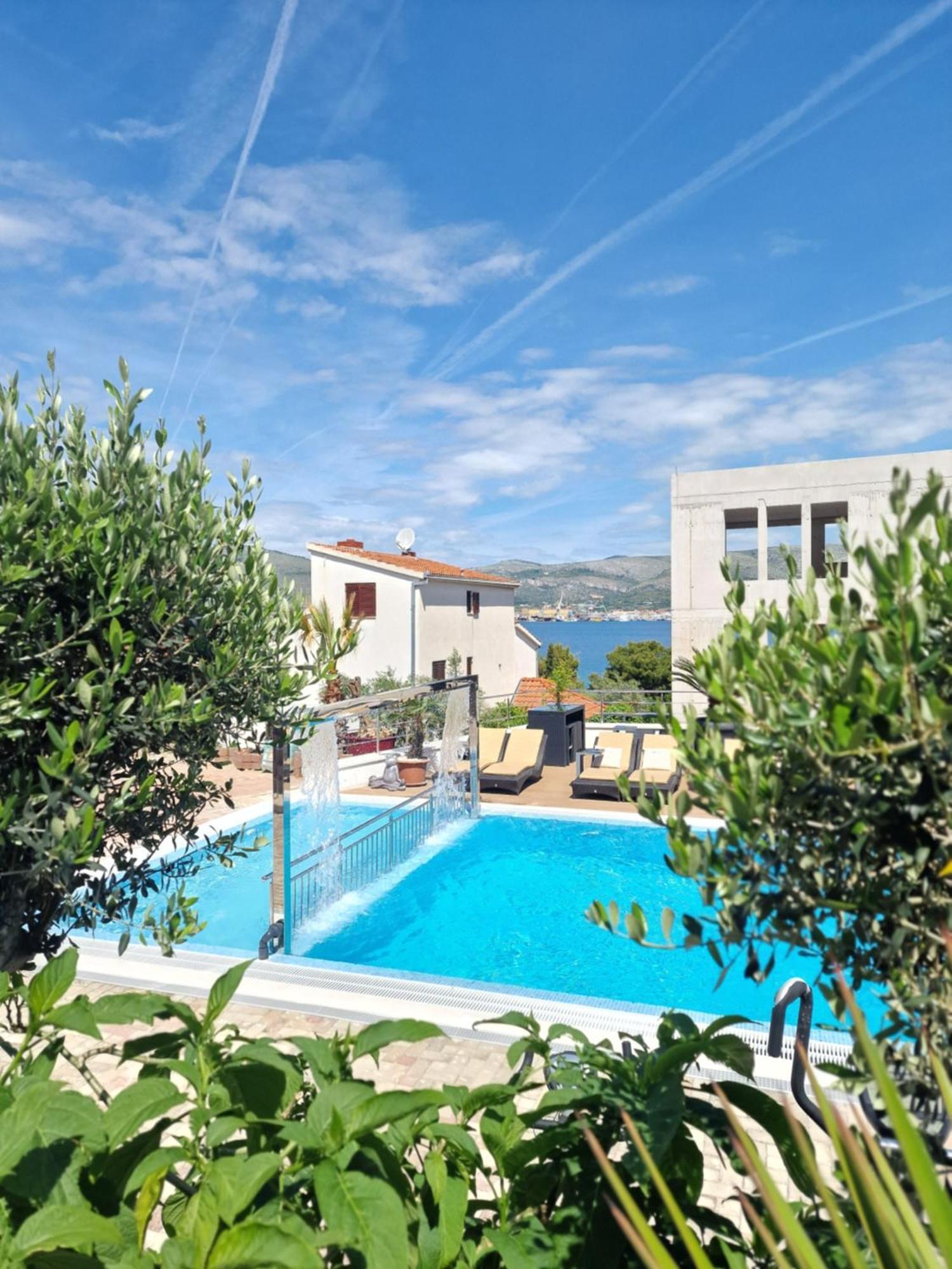 Apartments Silva With A View Of Sea تروغير المظهر الخارجي الصورة