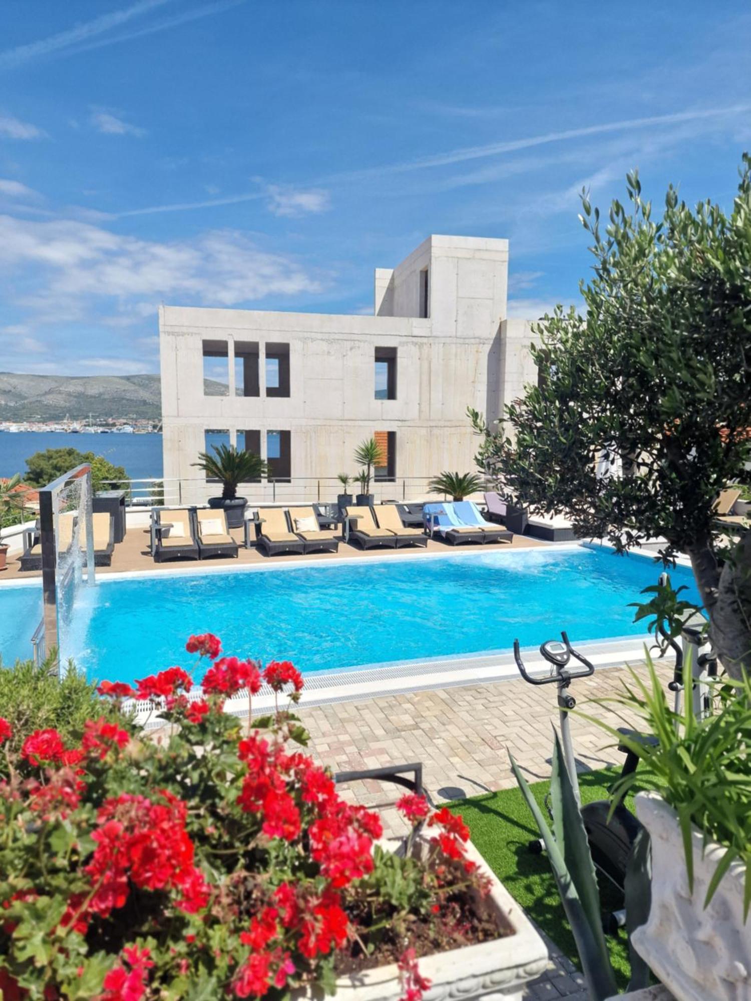Apartments Silva With A View Of Sea تروغير المظهر الخارجي الصورة