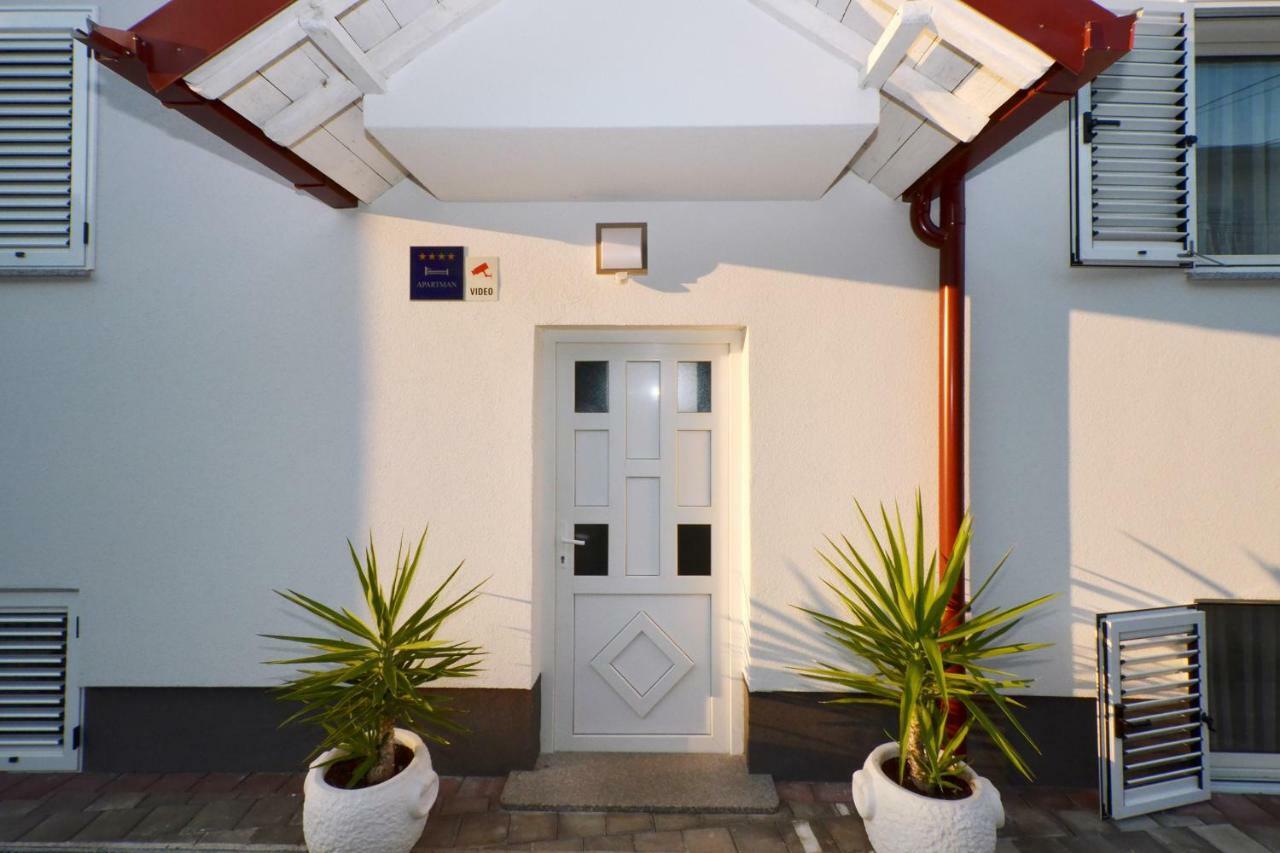 Apartments Silva With A View Of Sea تروغير المظهر الخارجي الصورة